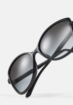 Michael Kors Malta- Zonnebril - Black -Farfetch Winkel 43a2326b1a434ca294e4b1afdaa845ce