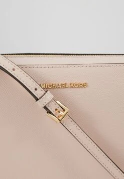 MICHAEL Michael Kors Jet Set Travel Crossbody - Schoudertas - Soft Pink -Farfetch Winkel 44ff9915da2e4e07ae577ed285e9c9eb