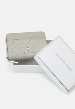 MICHAEL Michael Kors Jet Set Charm Coin Card Case - Portemonnee - Pearl Grey -Farfetch Winkel 45a478d26f3f43ac98ba00ae2c8c2a45
