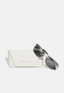 Michael Kors Sedona - Zonnebril - Light Gold-Coloured -Farfetch Winkel 46a0c8b752ff408bb81c25f3b2017740