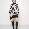 MICHAEL Michael Kors Illusion Check - Poncho - Black -Farfetch Winkel 4ab1f939a18e427c87568fc468167484