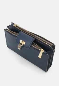 MICHAEL Michael Kors Ruby Zip Xbody - Clutch - Navy -Farfetch Winkel 4c3591fa8d134703b2e65bdb1f5fc9c8