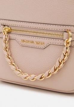 MICHAEL Michael Kors Elliot Backpack - Rugzak - Soft Pink -Farfetch Winkel 4d5fa4fae2094e58b45984d5fc6c2e24