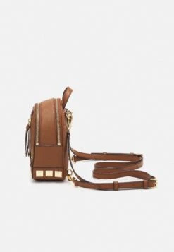 MICHAEL Michael Kors Brooklyn Xs Backpack - Rugzak - Brown -Farfetch Winkel 4d8d96e536f8415dba9507c074ad52fe