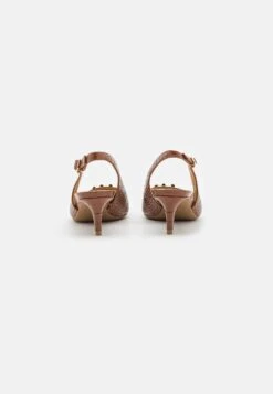 MICHAEL Michael Kors Parker Flex Kitten Sling - Klassieke Pumps - Chestnut 12 MICHAEL Michael Kors Parker Flex Kitten Sling - Klassieke Pumps - Chestnut -Farfetch Winkel 4f322102eef941dbad8eeb14e0c0145c
