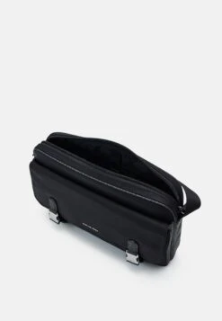 Michael Kors Utility Flap Unisex - Schoudertas - Black -Farfetch Winkel 521e5de7f987451fafa585a862111914