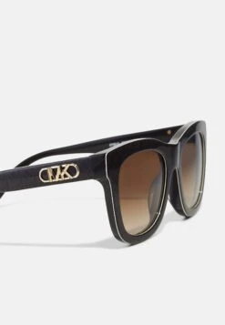 Michael Kors Empire Square - Zonnebril - Brown -Farfetch Winkel 523c19c993954315bf56d1c2f8d59407