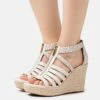 MICHAEL Michael Kors Bradley Wedge - Sandalen Met Hoge Hak - Vanilla 1 MICHAEL Michael Kors Bradley Wedge - Sandalen Met Hoge Hak - Vanilla -Farfetch Winkel 52de46d371c94293a5d005a1a3fb53ab