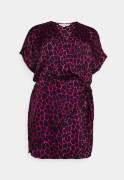 MICHAEL Michael Kors Nubian Giraffe Wrap - Jurk - Cerise -Farfetch Winkel 57281a493219405fa9e22b7fa3ea2eca
