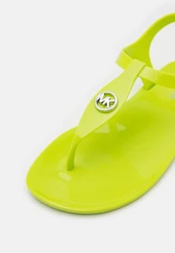 MICHAEL Michael Kors Mallory Jelly - Teensandalen - Bright Limeade -Farfetch Winkel 586b34d68d5546d1ac2d960603d3150b