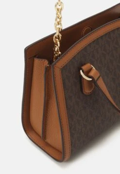 MICHAEL Michael Kors Chantal Xbody - Schoudertas - Brown/Acorn -Farfetch Winkel 587ea119e0c94cb2935f1cd859227a34