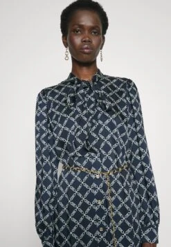 MICHAEL Michael Kors Gphc Empire Bow - Etui-Jurk - Midnightblue 13 MICHAEL Michael Kors Gphc Empire Bow - Etui-Jurk - Midnightblue -Farfetch Winkel 590ef81f6f974096b5a99dda479f3e83