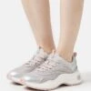 MICHAEL Michael Kors Dara Trainer - Sneakers Laag - Aluminum -Farfetch Winkel 5cbf225b38074457a986d9efca28e8fa