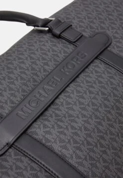 Michael Kors Commuter Duffle Unisex - Weekendtas - Black -Farfetch Winkel 5e21dab2b36545109f08e3545b76648d