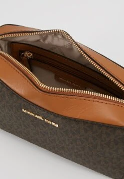 MICHAEL Michael Kors Crossbodies Camera Bag - Schoudertas - Brown -Farfetch Winkel 5f898dd6000a4c2a8de211da976d4174