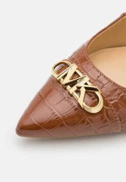 MICHAEL Michael Kors Parker Flex Kitten Sling - Klassieke Pumps - Chestnut 15 MICHAEL Michael Kors Parker Flex Kitten Sling - Klassieke Pumps - Chestnut -Farfetch Winkel 60beb114119e46c8a71e522af8bbd178