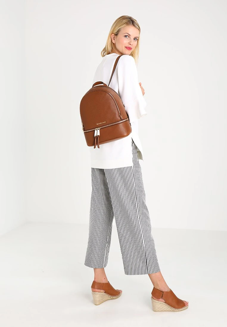 MICHAEL Michael Kors Rhea Zip Backpack Small - Rugzak - Luggage 4 MICHAEL Michael Kors Rhea Zip Backpack Small - Rugzak - Luggage - Afbeelding 2