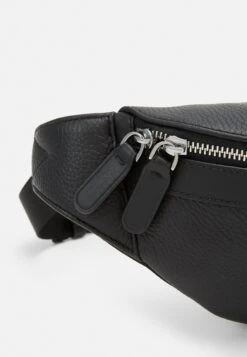 Michael Kors Hip Bag Unisex - Heuptas - Black 11 Michael Kors Hip Bag Unisex - Heuptas - Black -Farfetch Winkel 64811943fe744563ade594cc39c1e3e8