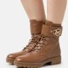 MICHAEL Michael Kors Rory Lace Up - Veterboots - Brown -Farfetch Winkel 65d6bc0b9be44c4dbb18bc25d2818fa6