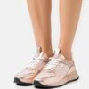 MICHAEL Michael Kors Theo Trainer - Sneakers Laag - Soft Pink -Farfetch Winkel 66a425a507a34a4eb9cb5ddfee957aa8