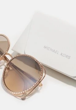 Michael Kors Rialto - Zonnebril - Rose Gold-Coloured -Farfetch Winkel 66cb5ca31c60421085d565fed4c4851d