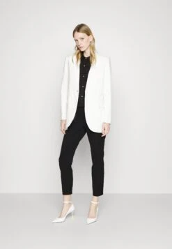 MICHAEL Michael Kors Mensy- Blazer - White 10 MICHAEL Michael Kors Mensy- Blazer - White -Farfetch Winkel 68fbfdcd420a4c6e802bb7c2512dfb09