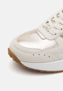 MICHAEL Michael Kors Flynn Trainer - Sneakers Laag - Cream -Farfetch Winkel 6c7c073d1b084a5d9e3033d016c026ae