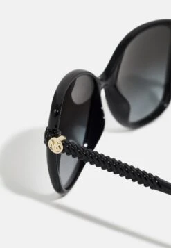 Michael Kors Malta- Zonnebril - Black -Farfetch Winkel 6ebcf73b5781413dbbe5d90f1d5175af