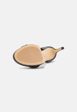 MICHAEL Michael Kors Jordyn Platfrom- Sandalen Met Plateauzool - Black -Farfetch Winkel 6f68cf808c654ba09a9445769bf3e1c8