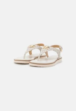 MICHAEL Michael Kors Jilly Flat - Teensandalen - Vanilla -Farfetch Winkel 702fd6006fa74241806061c06fcf5ebb