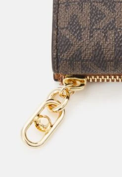 MICHAEL Michael Kors Parker Flap Trifold - Portemonnee - Brown -Farfetch Winkel 70689eaa5e6547eab295ea9142365936