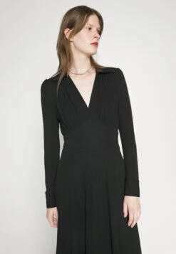 MICHAEL Michael Kors V Neck Solid Midi Dress - Gebreide Jurk - Black -Farfetch Winkel 7337cd791cde447ab3ee54c4540aaa6f