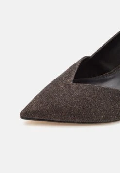 MICHAEL Michael Kors Chelsea Sling - Hoge Hakken - Black/Bronze 15 MICHAEL Michael Kors Chelsea Sling - Hoge Hakken - Black/Bronze -Farfetch Winkel 74e1a57b1fd74275a61b144c04ac0b05