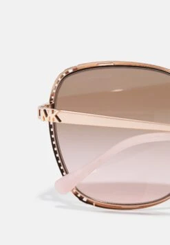 Michael Kors Zonnebril - Rose Gold-Coloured -Farfetch Winkel 75d9430756194d1aaf6606057b9db06e