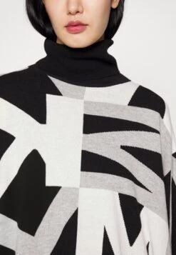 MICHAEL Michael Kors Illusion Check - Poncho - Black 17 MICHAEL Michael Kors Illusion Check - Poncho - Black -Farfetch Winkel 76813d69a57241908510f8b363e1c1a8