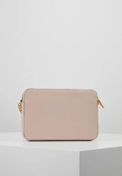 MICHAEL Michael Kors Jet Set Travel Crossbody - Schoudertas - Soft Pink -Farfetch Winkel 7775ddfb431647719147e0ca849010fb