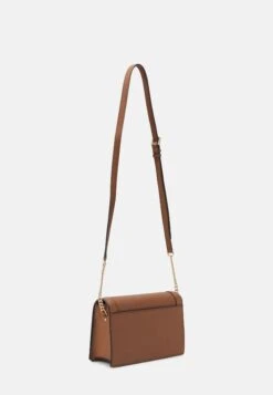 MICHAEL Michael Kors Jet Xbody - Schoudertas - Luggage -Farfetch Winkel 79869b979e2f45f09fe7f4327479011a