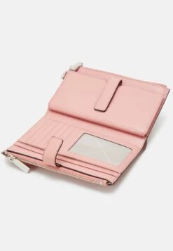 MICHAEL Michael Kors Jet Wristlet - Portemonnee - Pink -Farfetch Winkel 7bdb5b543529436da020afd432d856bb