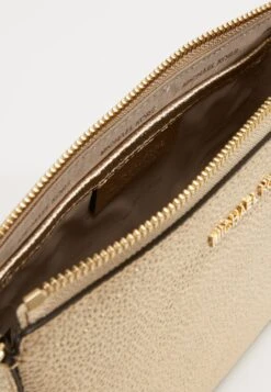 MICHAEL Michael Kors Jet Set Medium Chain Pouchette - Handtas - Pale Gold -Farfetch Winkel 7c0e8b38b0fa4983a89c76889b0ec14d