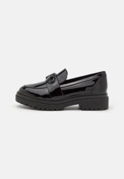 MICHAEL Michael Kors Parker Lug Loafer - Instappers - Black -Farfetch Winkel 7d1fbeb48a534bebb26a9097656bd458