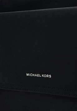Michael Kors Utility Flap Unisex - Schoudertas - Black -Farfetch Winkel 7f09e6302d9c4e41a71143805013146e