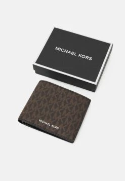 Michael Kors Billfold Greyson Unisex - Portemonnee - Brown 10 Michael Kors Billfold Greyson Unisex - Portemonnee - Brown -Farfetch Winkel 803089bd6a554a0394a7a23fbd32878a