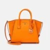 MICHAEL Michael Kors Avril Satchel - Handtas - Apricot 2 MICHAEL Michael Kors Avril Satchel - Handtas - Apricot -Farfetch Winkel 817f1592c2174b82b4b284559430e89d