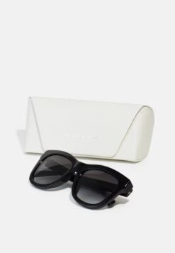 Michael Kors Empire Square - Zonnebril - Black -Farfetch Winkel 86143f95df8b46d991ab116dd1794588