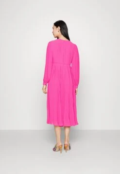 MICHAEL Michael Kors Pleated - Cocktailjurk - Cerise -Farfetch Winkel 890926a4e5424fb2af9530092cdadf05