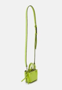 MICHAEL Michael Kors Hamilton Legacy Micro Xbody - Handtas - Limeade -Farfetch Winkel 8ac4fa2f8d364429bea0c13697b8278c