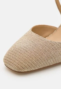 MICHAEL Michael Kors Giada - Klassieke Pumps - Gold-Coloured -Farfetch Winkel 8b2faf67fd6c4eaf990bdc3be2397c59