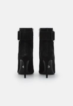 MICHAEL Michael Kors Giselle Bootie - Korte Laarzen - Black -Farfetch Winkel 8e4725a89e494194882296edc8136d40