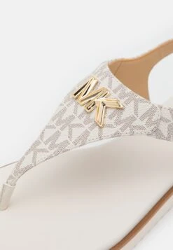 MICHAEL Michael Kors Jilly Flat - Teensandalen - Vanilla -Farfetch Winkel 8efdb5527e9d491882856e0cdef391dd