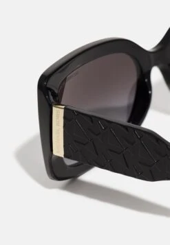 Michael Kors Corfu - Zonnebril - Black -Farfetch Winkel 92163d7bdf724fd19ac28c81e562ced2